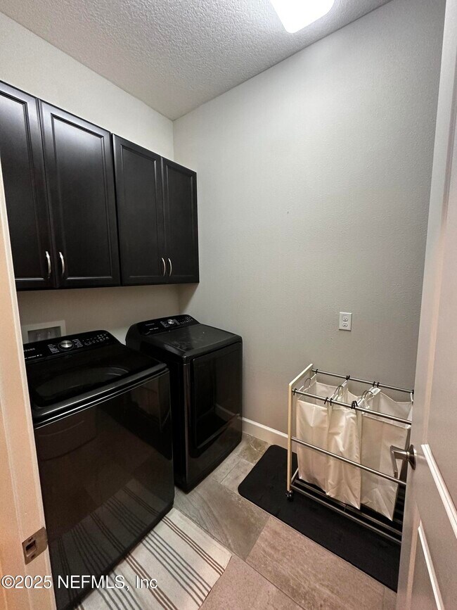 Building Photo - 8613 Homeplace Dr