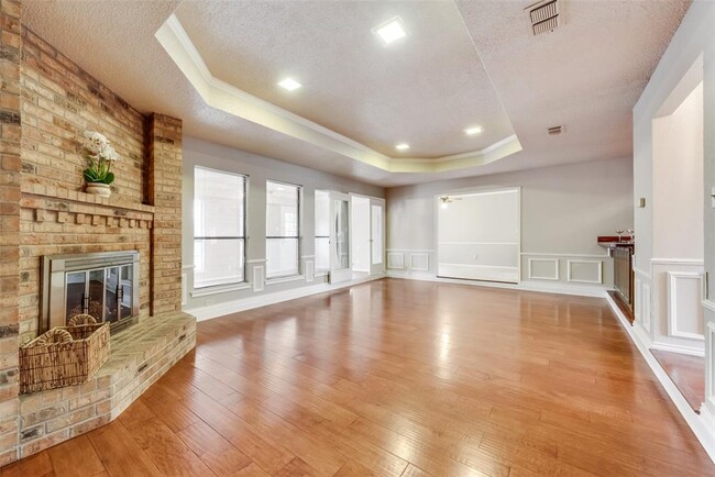 Building Photo - 7825 Silveridge Dr