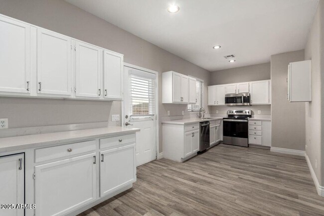 Building Photo - 1819 W Joy Ranch Rd