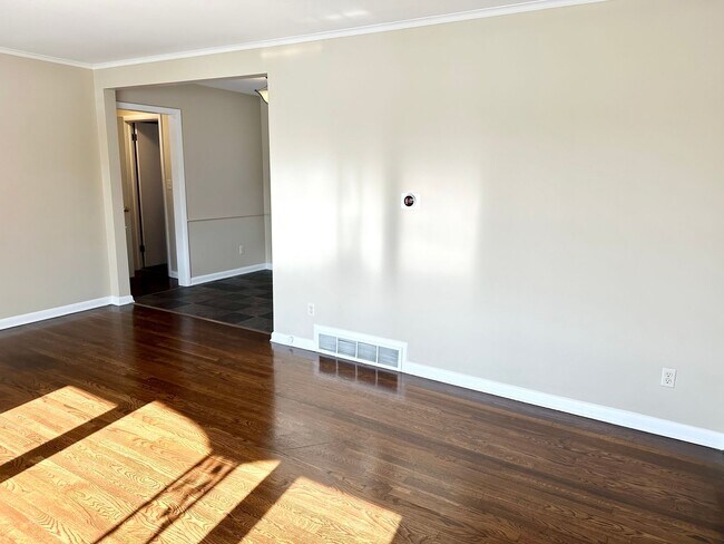 Building Photo - 3043 Mt Holyoke Rd
