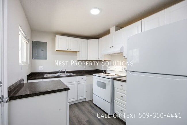Building Photo - 4460 Circle Pl NE