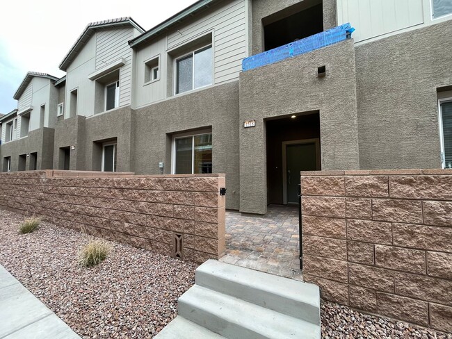 Building Photo - Built in 2024 GATED 3 BED 2.5 BATH 2 CAR G...