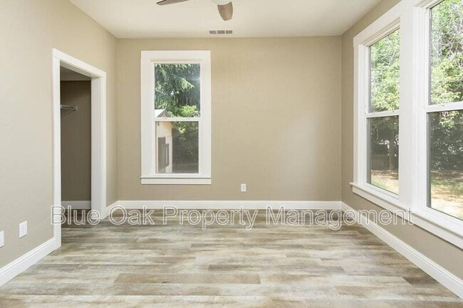 Building Photo - 1507 W 5th St