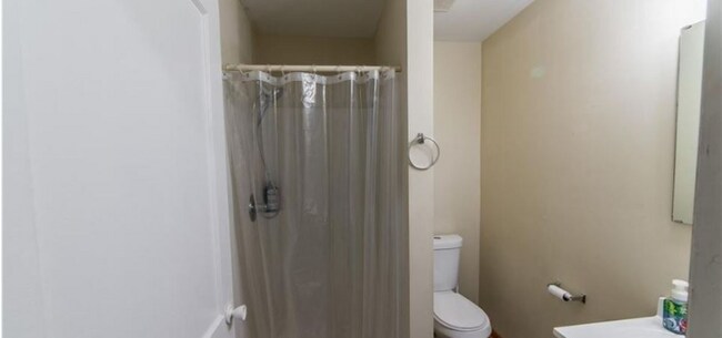 Building Photo - 1313 18th Ave