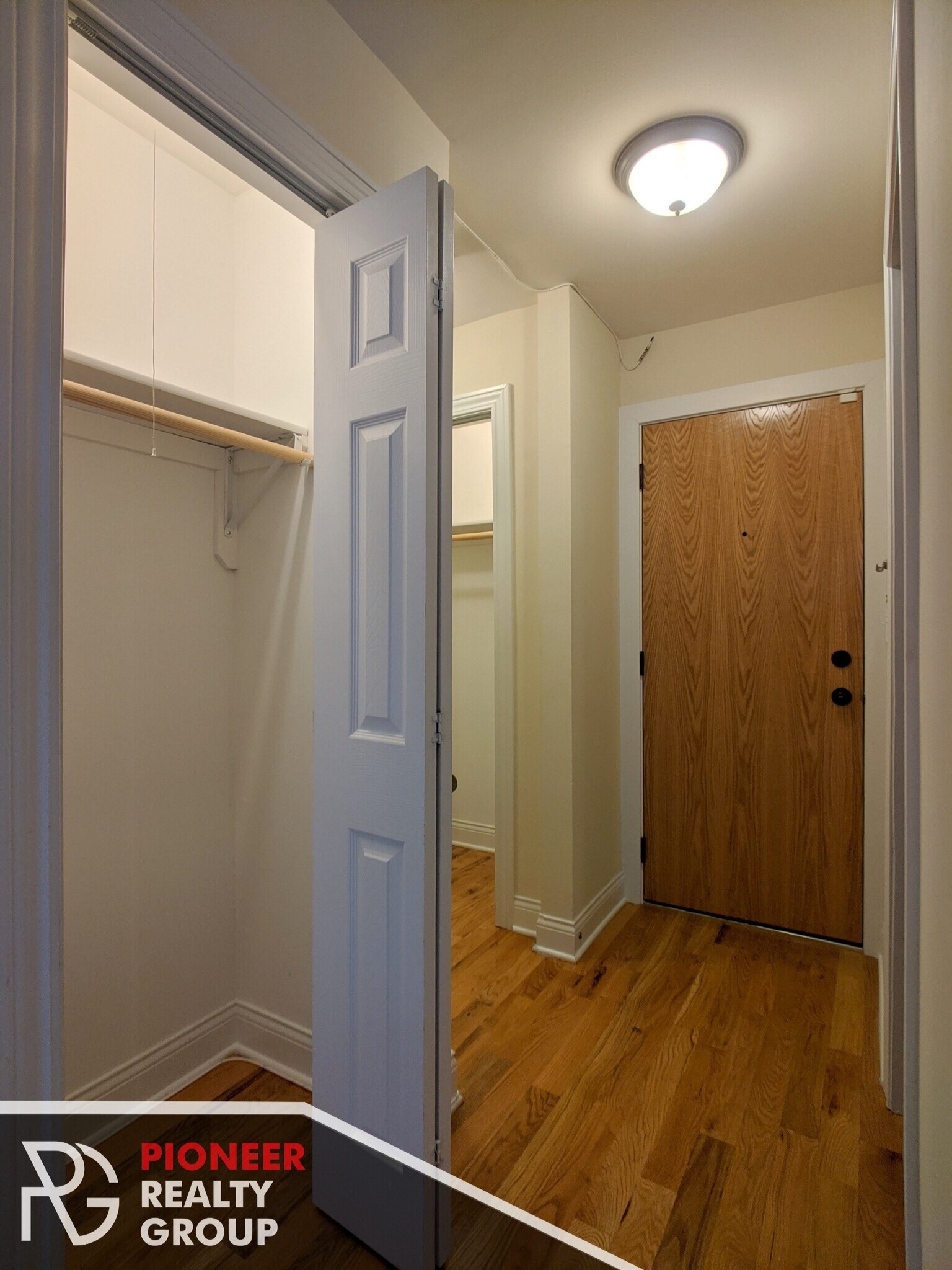 Building Photo - 557 W Arlington Pl