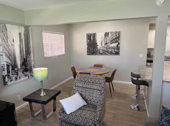 Building Photo - Spacious 2 Bed / 2 Bath Main-Floor Home in Phoenix, AZ