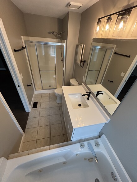 Master Bath - 738 Starlight Dr