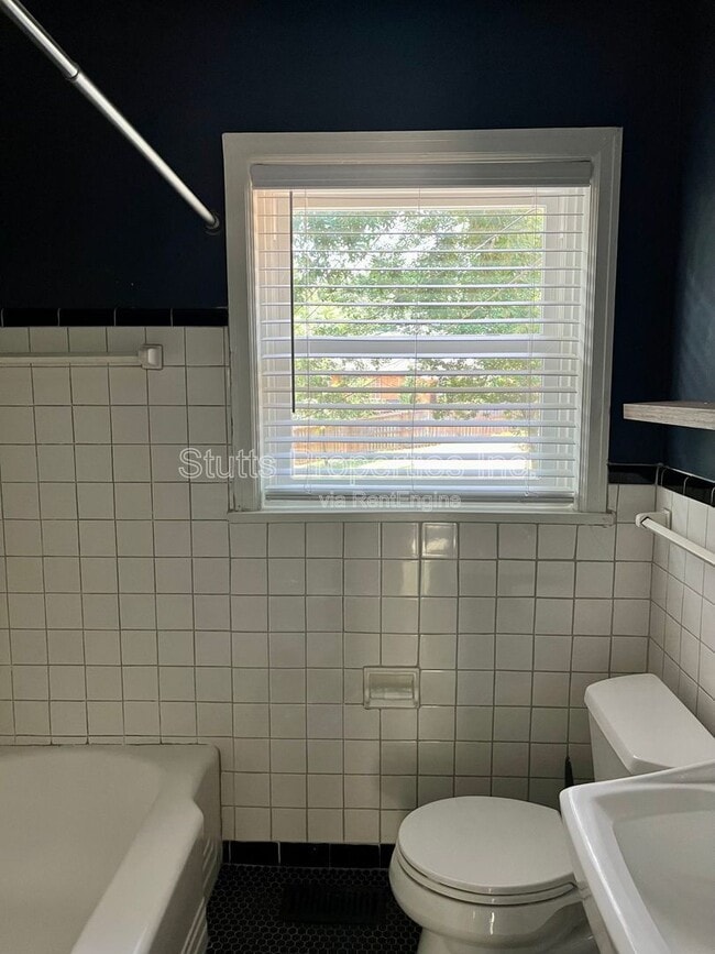 Building Photo - 1813 Tune Ave