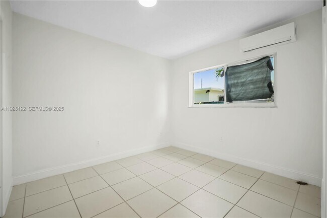 Building Photo - 2622 NW 24th St