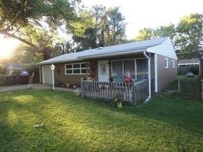 Building Photo - 1548 SW Shunga Dr