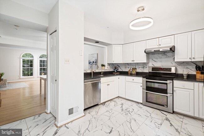 Building Photo - 9821 Tiffany Hill Ct