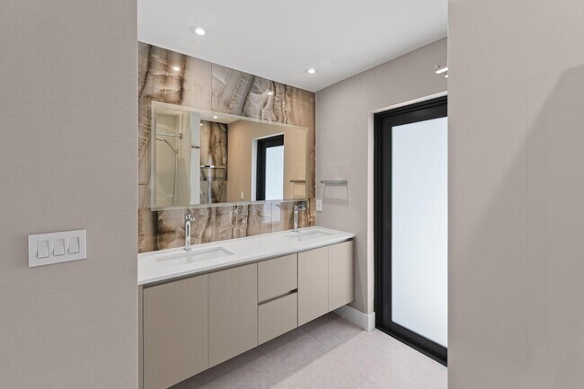 Building Photo - 1291 Bimini Ln