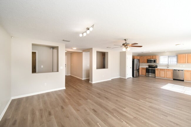 Building Photo - 7157 Beekman Lake Dr