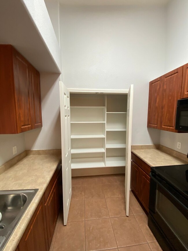 Building Photo - MOVE IN SPECIAL! Beautiful 2 Bedroom 2 Bat...