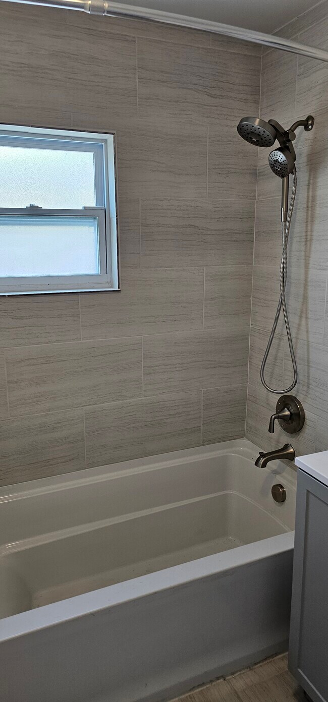 Building Photo - 319 Kenilworth Blvd