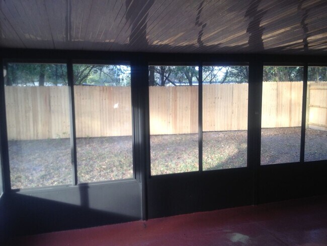 Building Photo - 3-Bedroom, 2-Bathroom single-family home brick construction