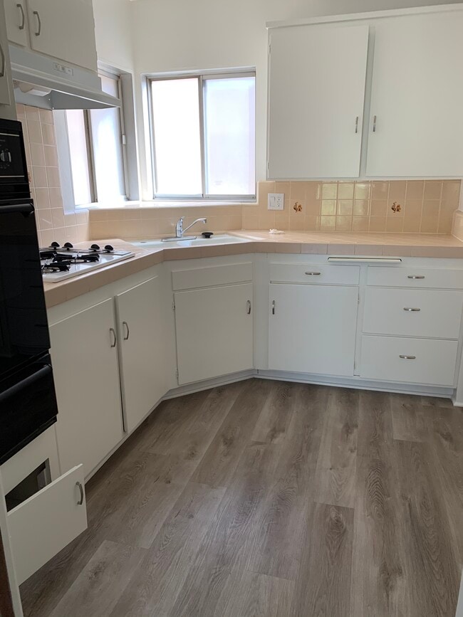 Building Photo - Park Crest Apartments