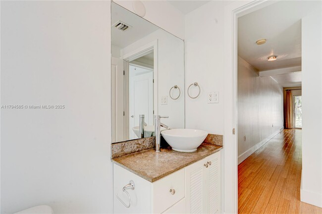 Building Photo - 7541 SW 61st Ave