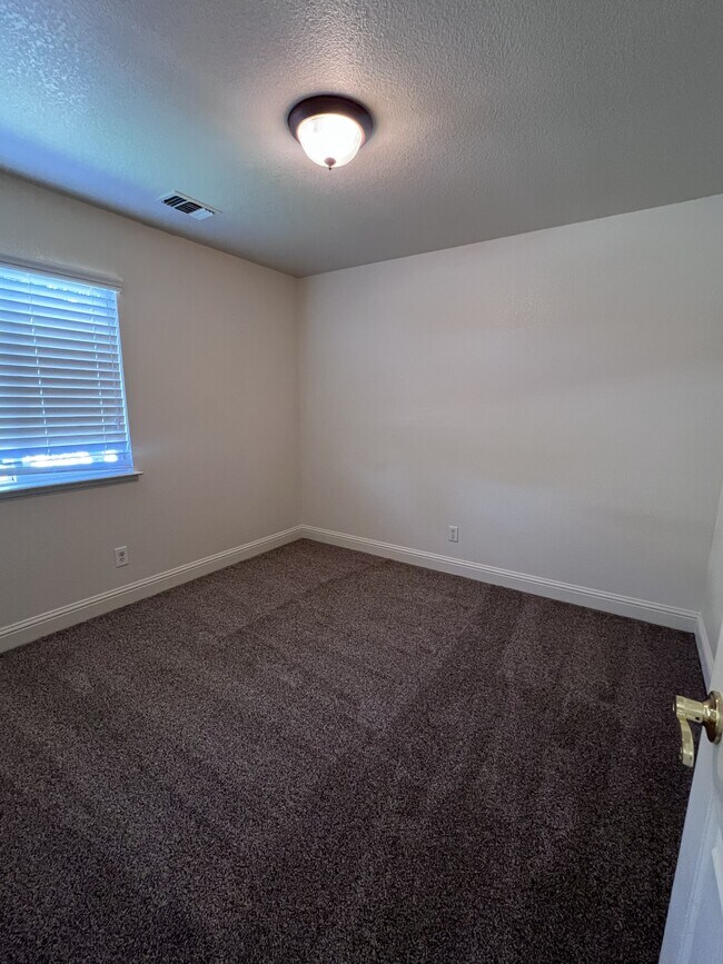 Building Photo - 1694 Shay Way