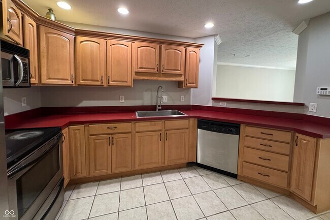 Building Photo - 1442 Oakhill Dr