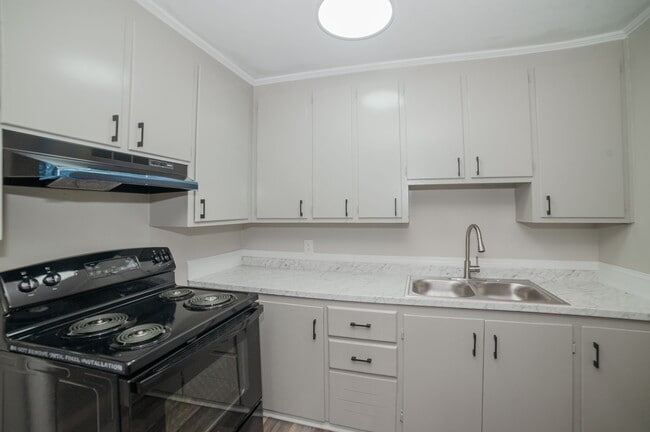 Building Photo - 5113 Higgins St