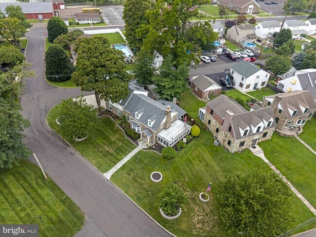 Building Photo - 79 Manor Cir