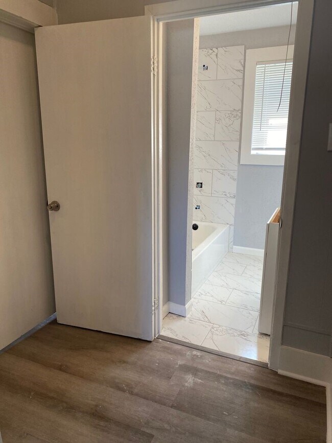 Building Photo - 1409 9th St