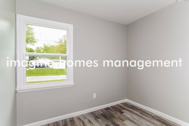 Building Photo - 300 Navaho Dr