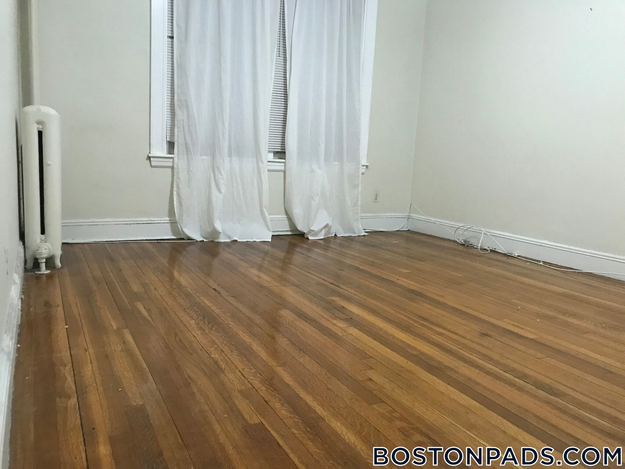 Building Photo - 94 Maple St