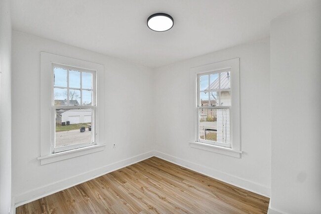 Building Photo - COMING SOON - 3 BEDROOM HOUSE ON SPRING ST