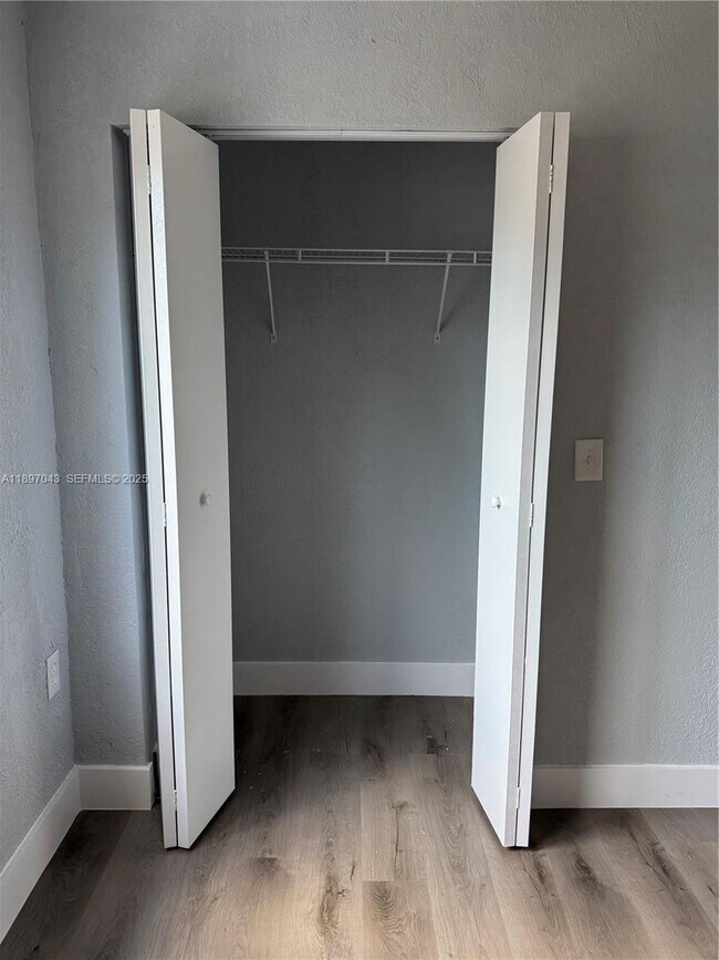 Building Photo - 555 NW 100th Terrace