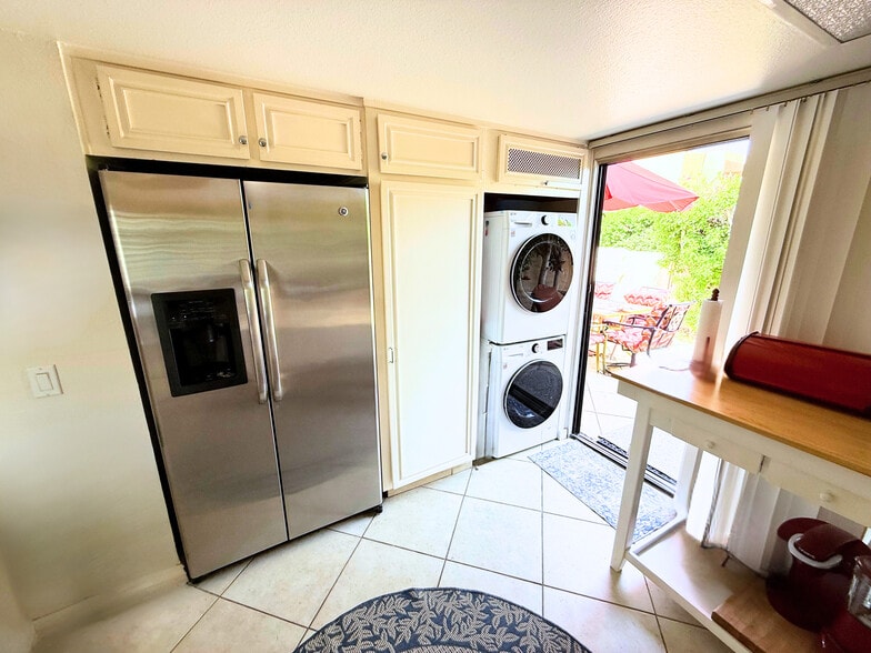 Washer/Dryer - 5304 Los Coyotes Dr