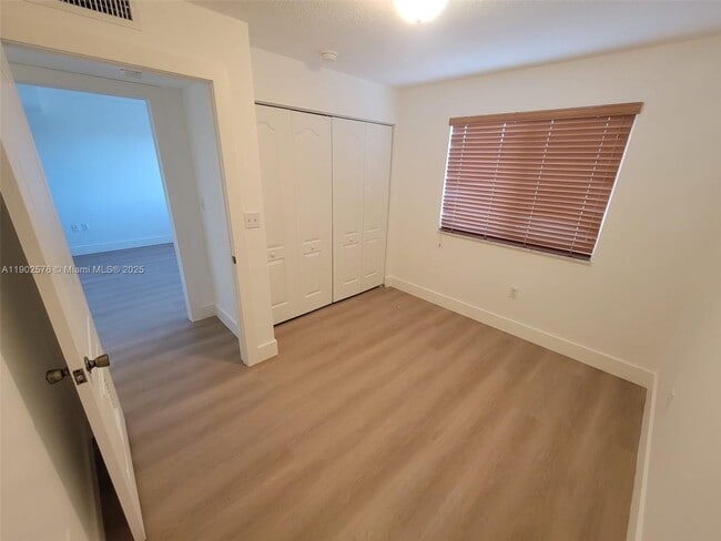 Building Photo - 357 N Royal Poinciana Blvd