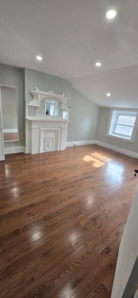 Building Photo - 589 Madison St