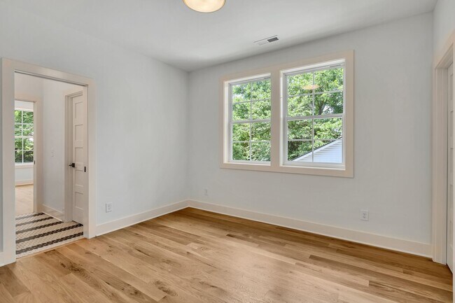 Building Photo - 660 Vernon Ave