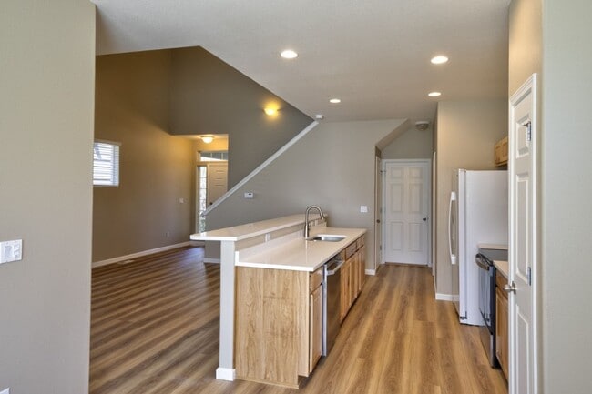 Building Photo - ARTS & CRAFTS GORGEOUS 2 STORY 3 BEDROOM + OFFICE 2.5 BATH. POOL, CLUBHOUSE, TENNIS INCLUDED!