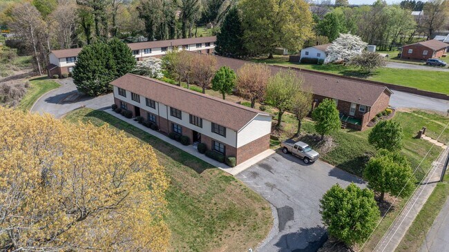 Building Photo - Newly Remodeled 1 Bedroom Condo in Prime Location! No Pets