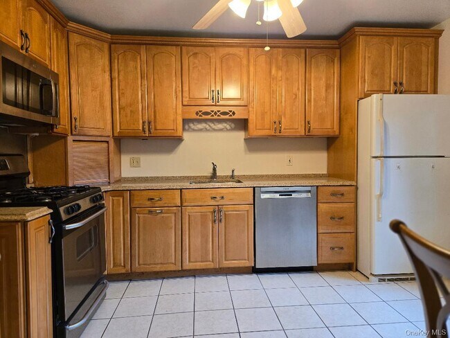 Building Photo - 731 Panorama Dr