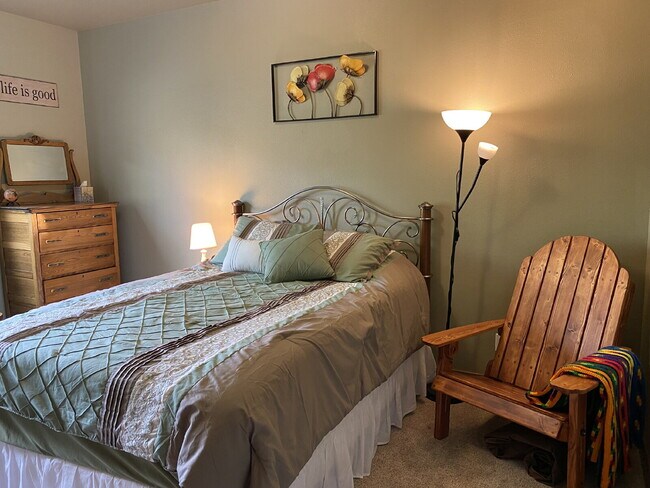 Building Photo - "Spacious 4-Bedroom Retreat with 3 Full Ba...