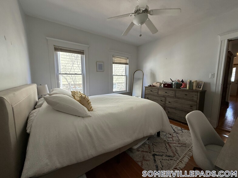 Building Photo - 10 Dickson St