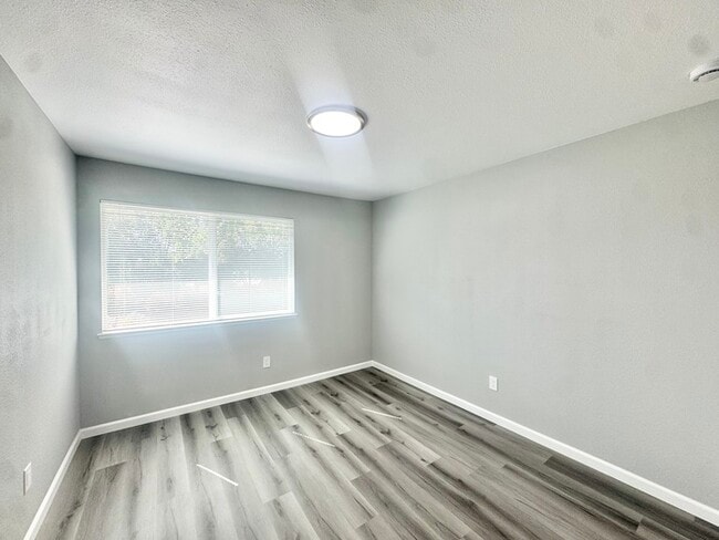 Building Photo - Nicely updated 2-bedroom 1-bath apartment in Auburn!