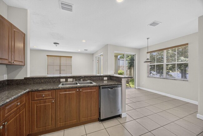 Building Photo - 10671 Old Hammock Wy