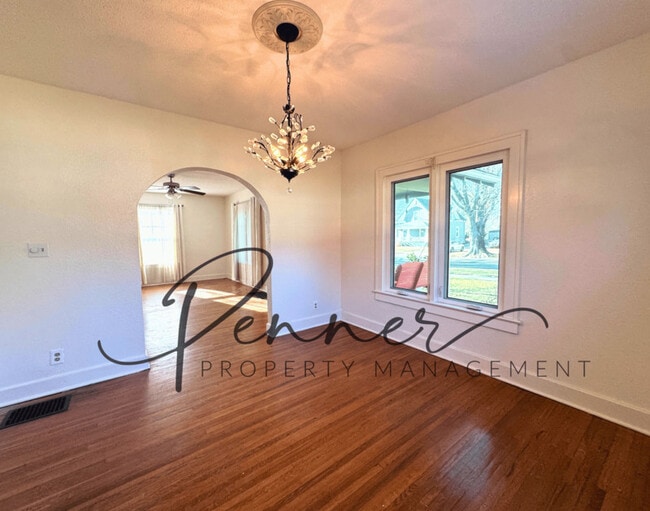 Building Photo - 615 SE Douglas St