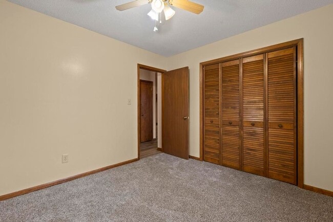 Building Photo - Cul-de-Sac Homesite! Tons of Room!