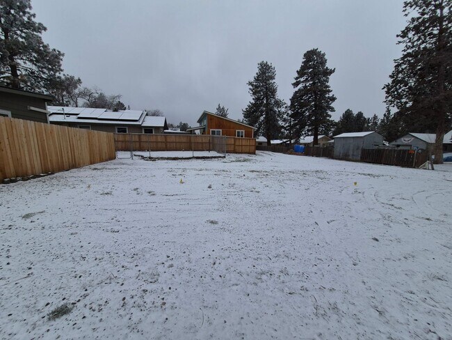 Building Photo - 3BR/1BA - Fenced - RV Parking - Solar