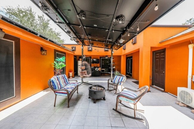Building Photo - 2040 Cochiti Dr