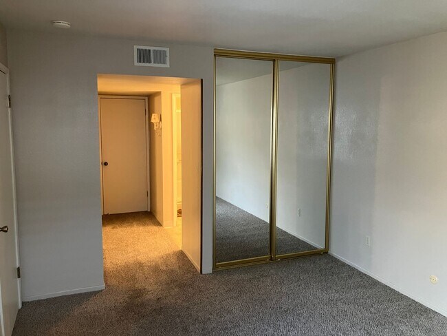 Building Photo - 3555 Fountain Way
