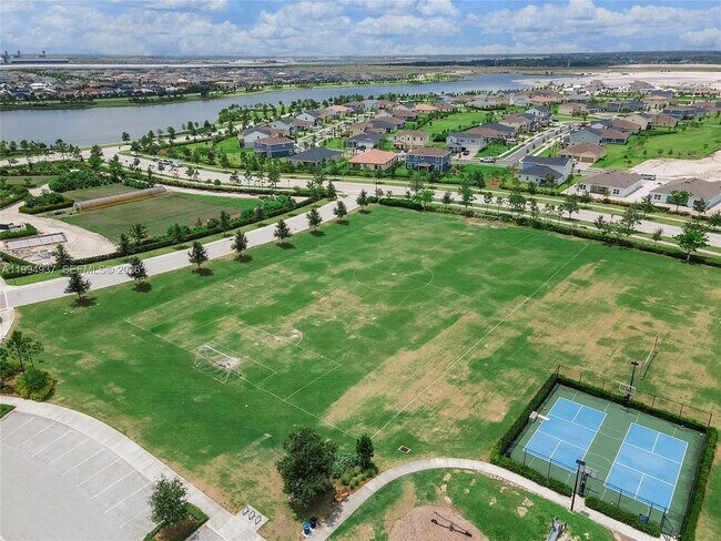 Building Photo - 1694 Hoot Owl Holw