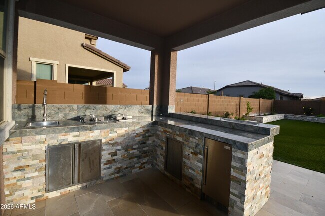 Building Photo - 2353 E Castanets Dr