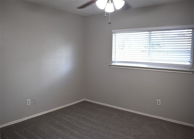 Building Photo - 18007 Forest Cedars Dr